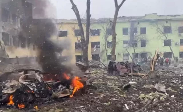 Оросууд Мариуполь хотыг завсаргүй бөмбөгдөж байна