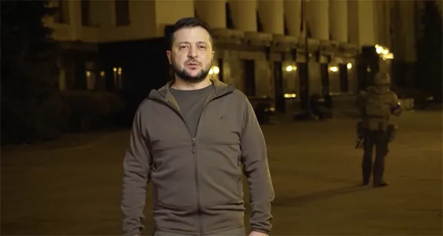 Зеленский Оросуудад хандан “Хөвгүүдээ авраач“ гэлээ