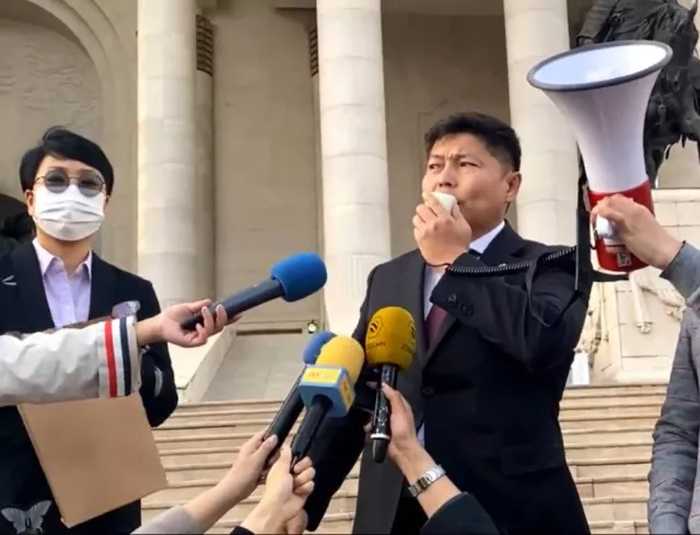 Жагсагчид Х.Нямбаатар сайдыг гарч ирсэнд бухимдав