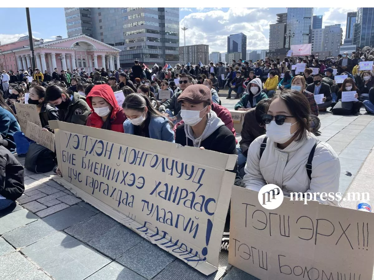 ФОТО: Жагсаал хоёрдахь өдрөө үргэлжилж байна