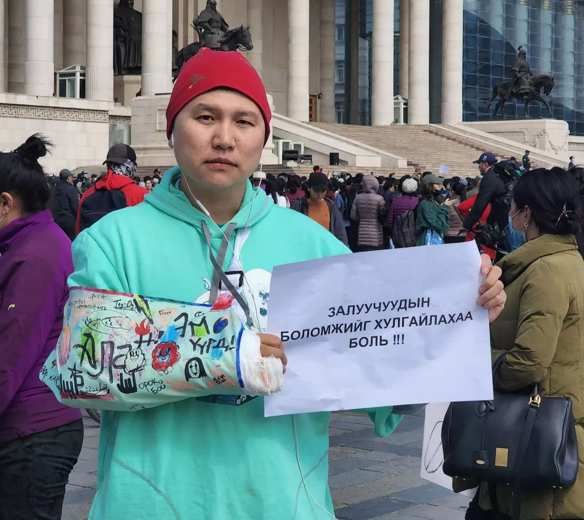 Ч.Ганжавхлан: Эдийн засаг муу байгаад бус биднийг доромжилж байгаад ЗЭВҮҮ хүрч байна