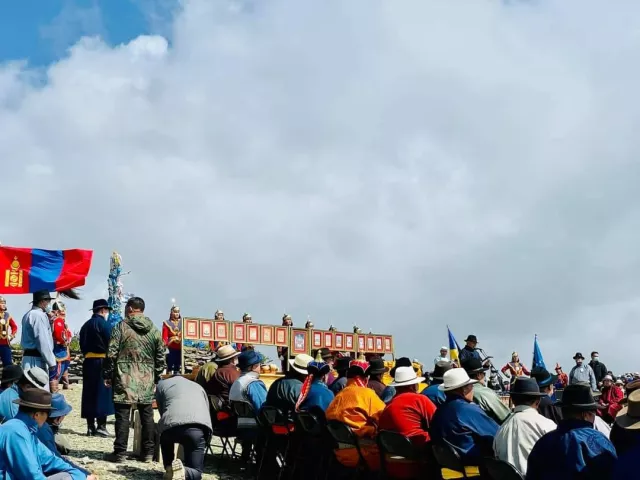 Сутай хайрханы тэнгэрийг тайх ёслолд Ерөнхийлөгч У.Хүрэлсүх оролцжээ