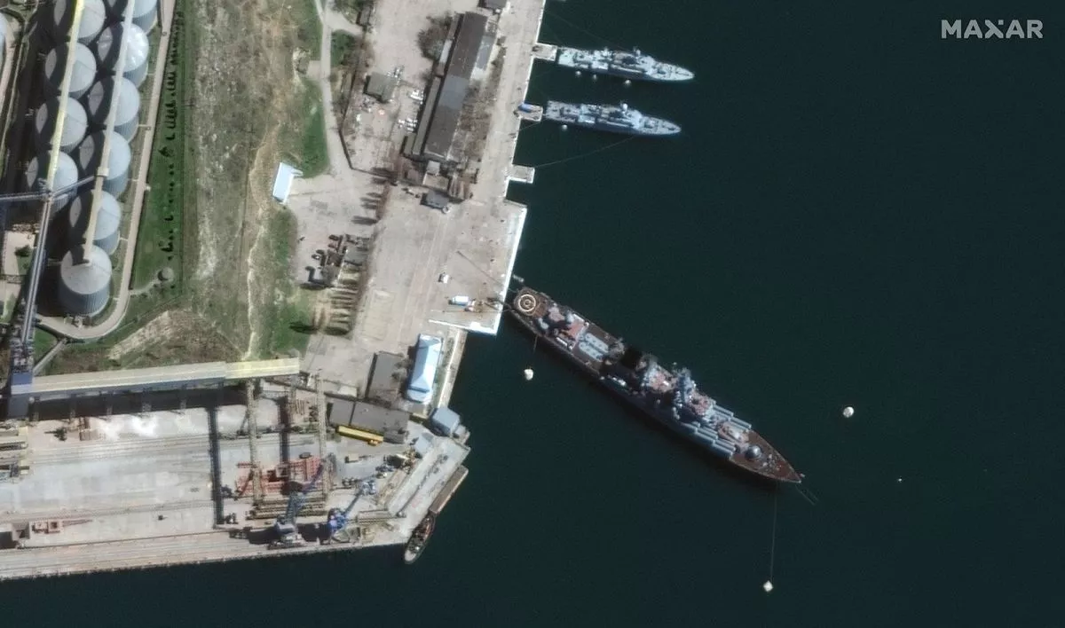 Украин Оросын байлдааны хөлөг онгоц руу пуужингаар довтолжээ