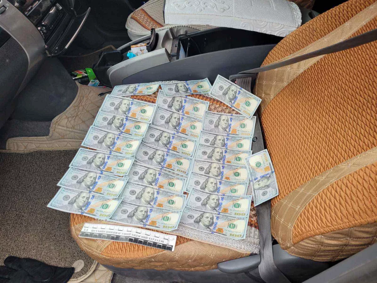 Автомашин авахаар тохиролцсон хүнтэйгээ уулзах гэж очоод 40 мянган ам.доллараа дээрэмдүүлжээ