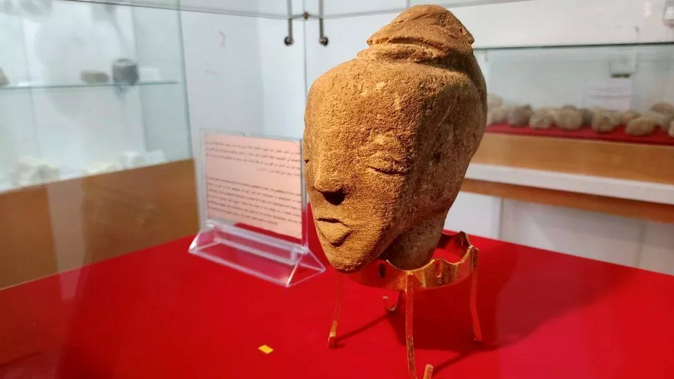 Тариачин эр 4500 жилийн настай бурханы хөшөөг олжээ