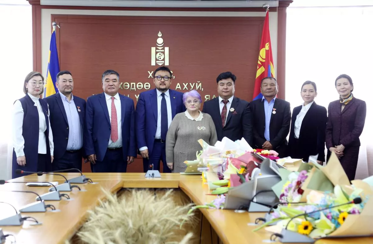 “Арвайн үндэс бевережс” компанийн төлөөллийг төрийн одон медалиар шагналаа