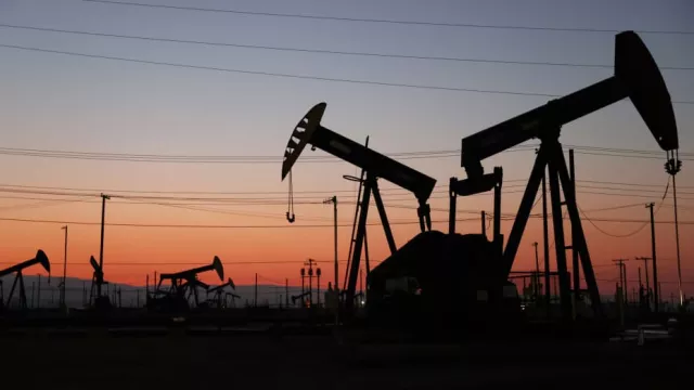Хятадын хөл хориотой холбоотойгоор газрын тосны үнэ 5,7 хувиар буурчээ