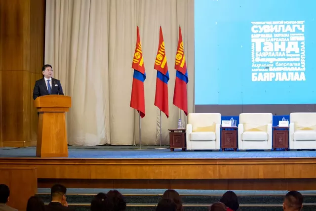 МУ-ын Ерөнхийлөгч У.Хүрэлсүх Сувилахуйн салбарынханд баярын мэндчилгээ дэвшүүлэв