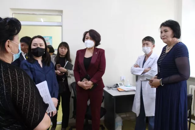 Боловсролын тухай хуулийн хэрэгжилтийг хангах ажлын хэсэг сургуулиудад ажиллалаа