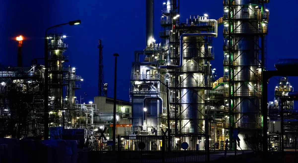 ЕХ Оросын нефтийн импортыг хэсэгчлэн хориглохоор боллоо