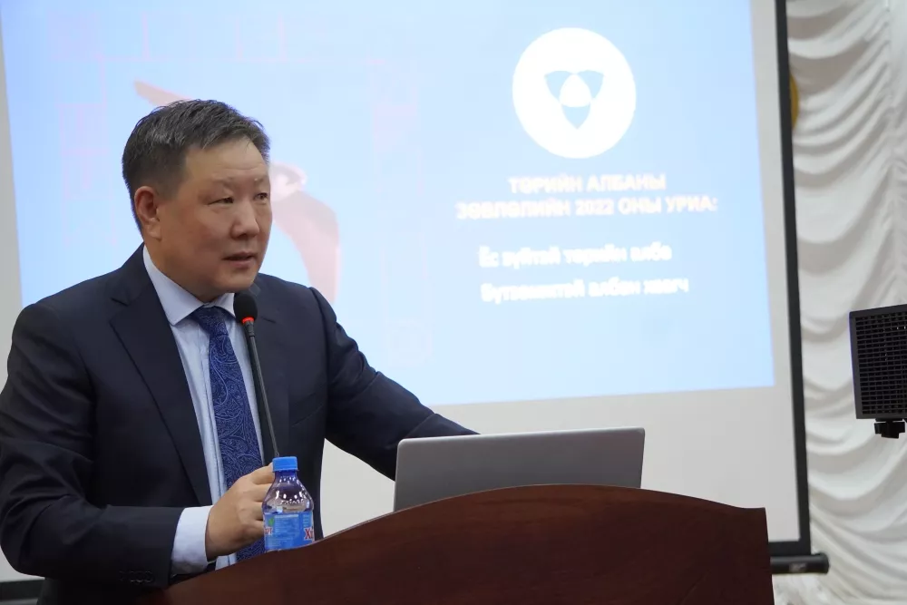 Л.Халтар: Төрийн алба мэргэшсэн, улс төрөөс ангид байх ёстой