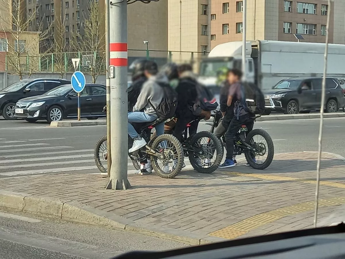 Цахилгаан мотоциклийг 18-аас дээш насныхан, улсын дугаар авч унана