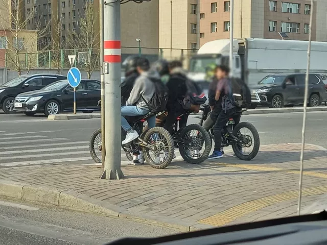 Цахилгаан мотоциклийг 18-аас дээш насныхан, улсын дугаар авч унана