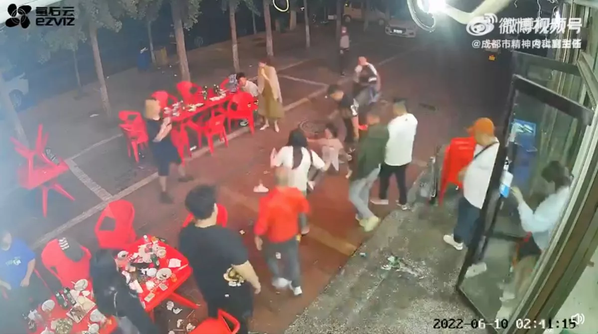 ВИДЕО: Хятадад дөрвөн эмэгтэйн биед хэрцгийгээр халджээ