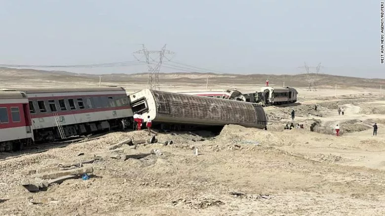 Иранд галт тэрэг замаасаа гарч, 17 хүн амиа алджээ