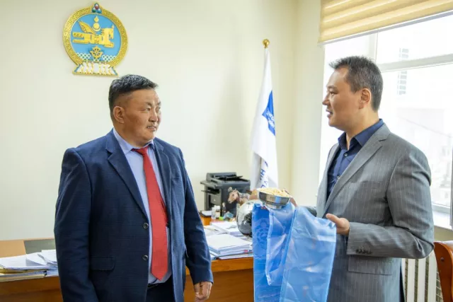 “Энхий төлөө” шагналаар Жалын Төмөрсүхийг шагналаа