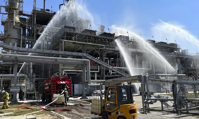 Оросын газрын тосны үйлдвэр лүү дроноор халджээ