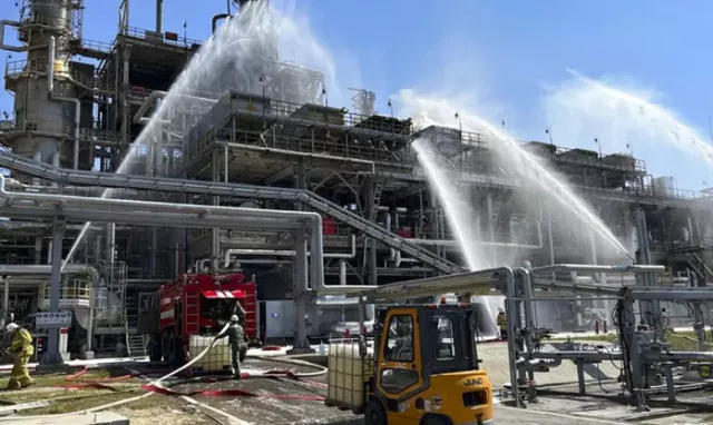 Оросын газрын тосны үйлдвэр лүү дроноор халджээ