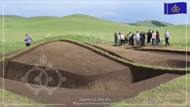Дархан-Уул аймгийн Хонгор сумаас Сяньбигийн хаад язгууртны бунхант булш олджээ