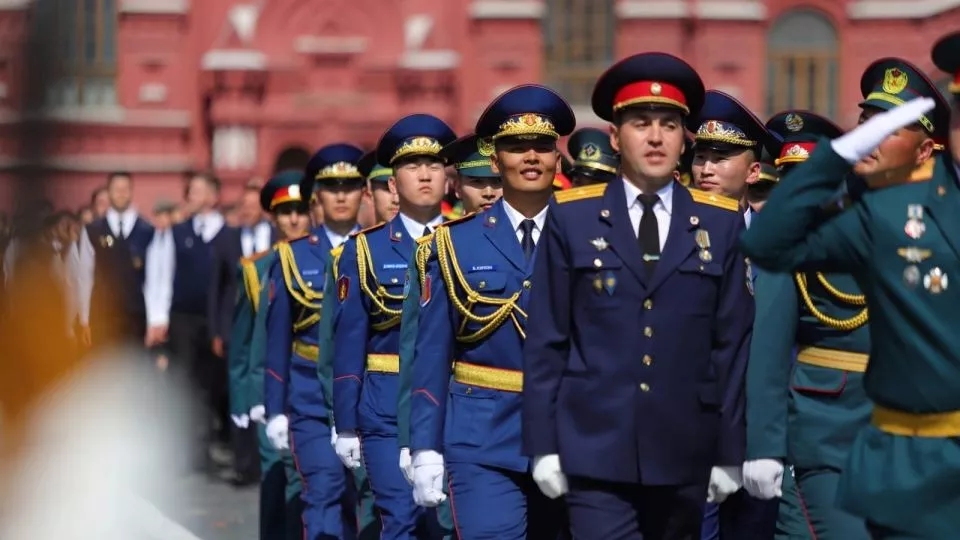 ОХУ-д найман сонсогч суралцаж төгслөө