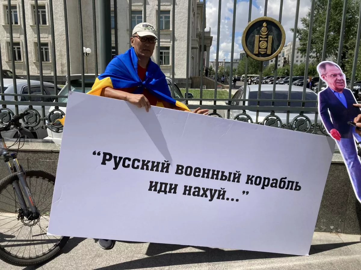 С.Лавровыг эсэргүүцсэн #NoWar жийнстэй жагсаал боллоо